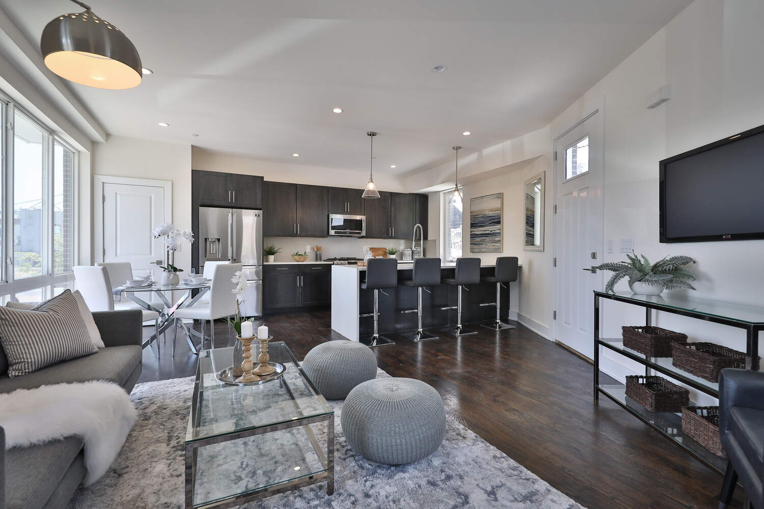 Kitchen & Living Area