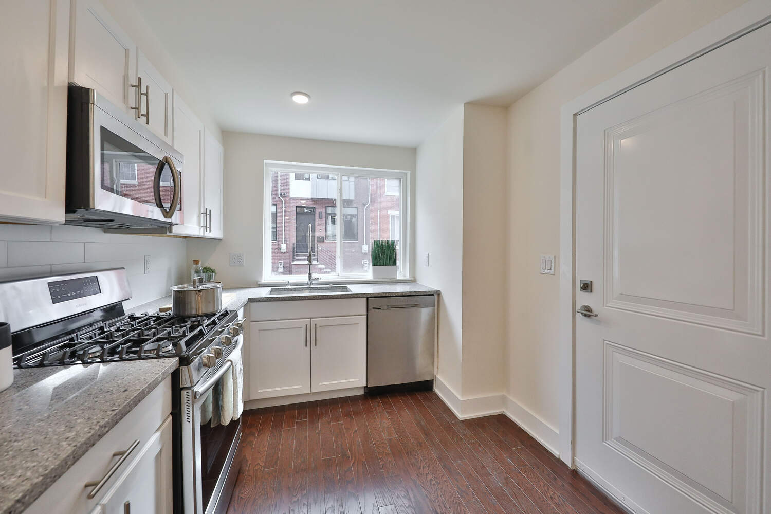 Kitchen & Pantry